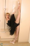 ballerina pussy stretching