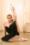 nude pussy ballet dancer